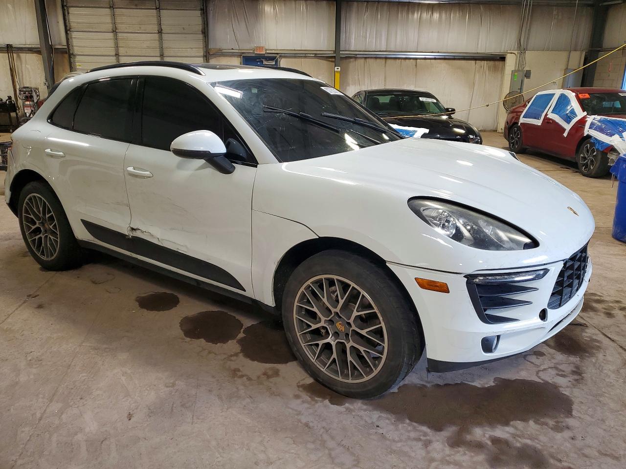 2016 PORSCHE MACAN