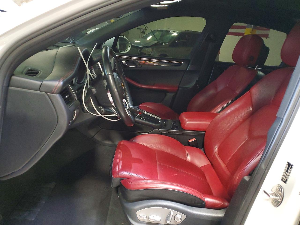 2016 PORSCHE MACAN
