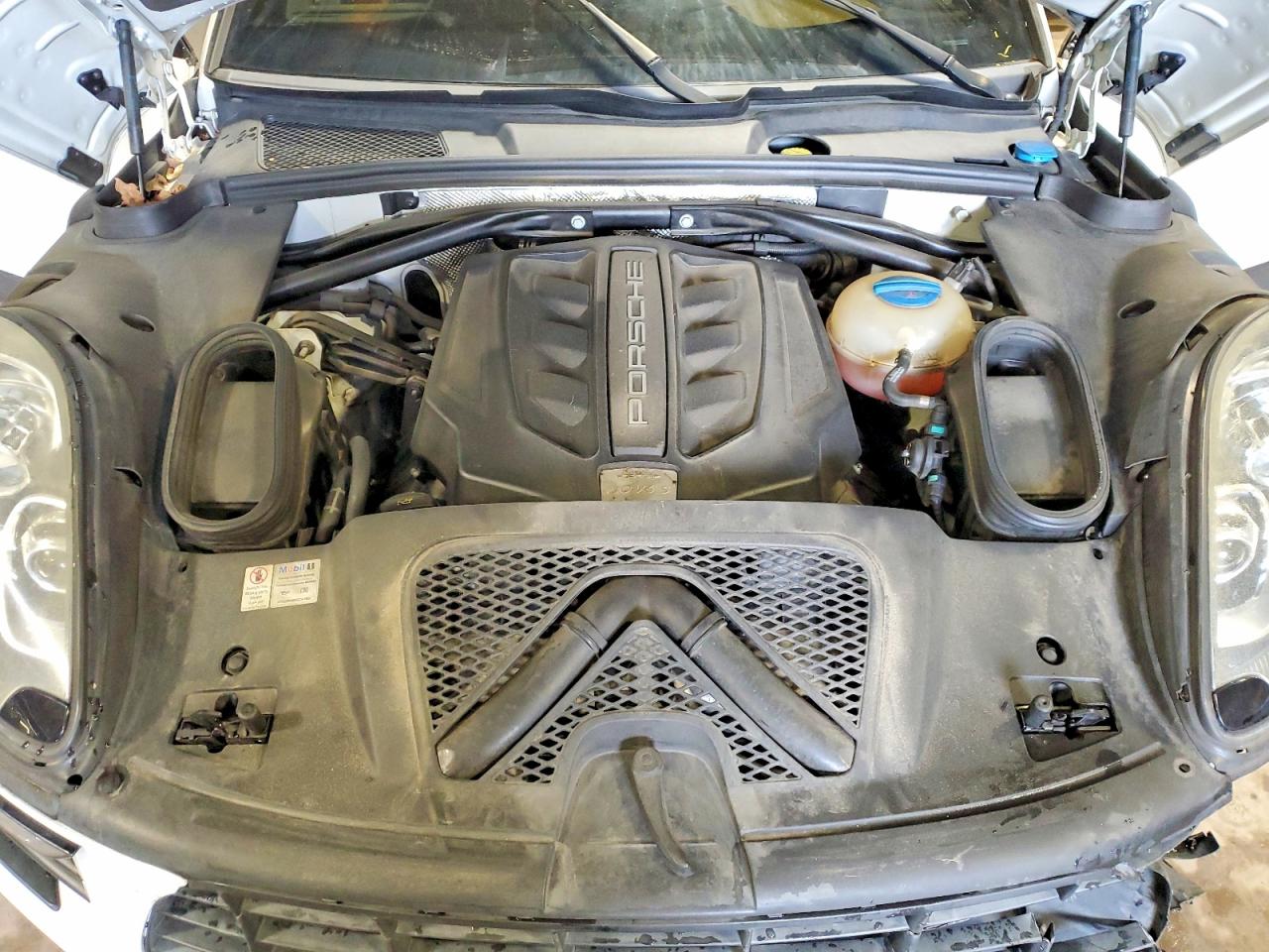 2016 PORSCHE MACAN
