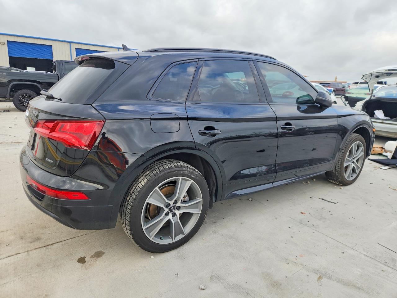 2020 AUDI Q5 quattro Premium Plus