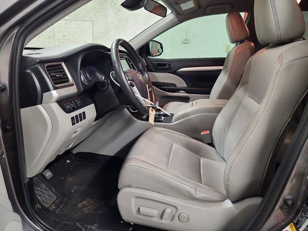 2019 TOYOTA HIGHLANDER LE/LE Plus