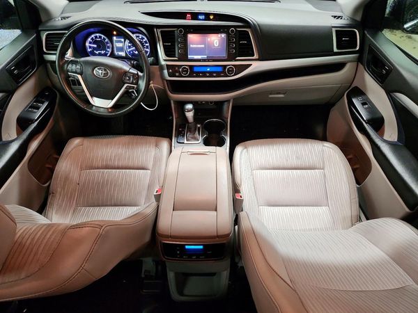 2019 TOYOTA HIGHLANDER LE/LE Plus