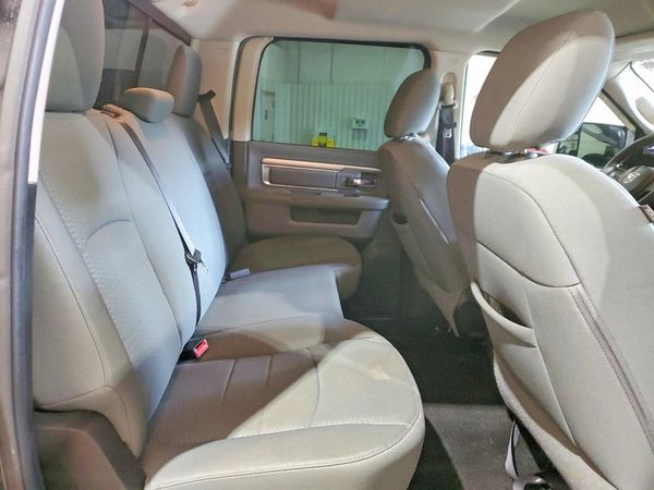 2013 RAM 1500 SLT CREW CAB 4X4
