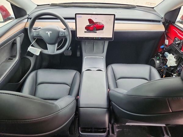 2024 TESLA MODEL Y