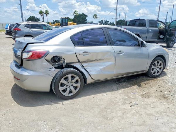2013 MAZDA 3