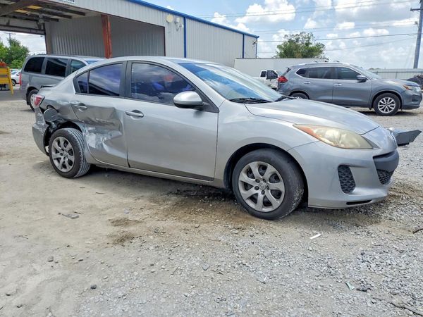 2013 MAZDA 3