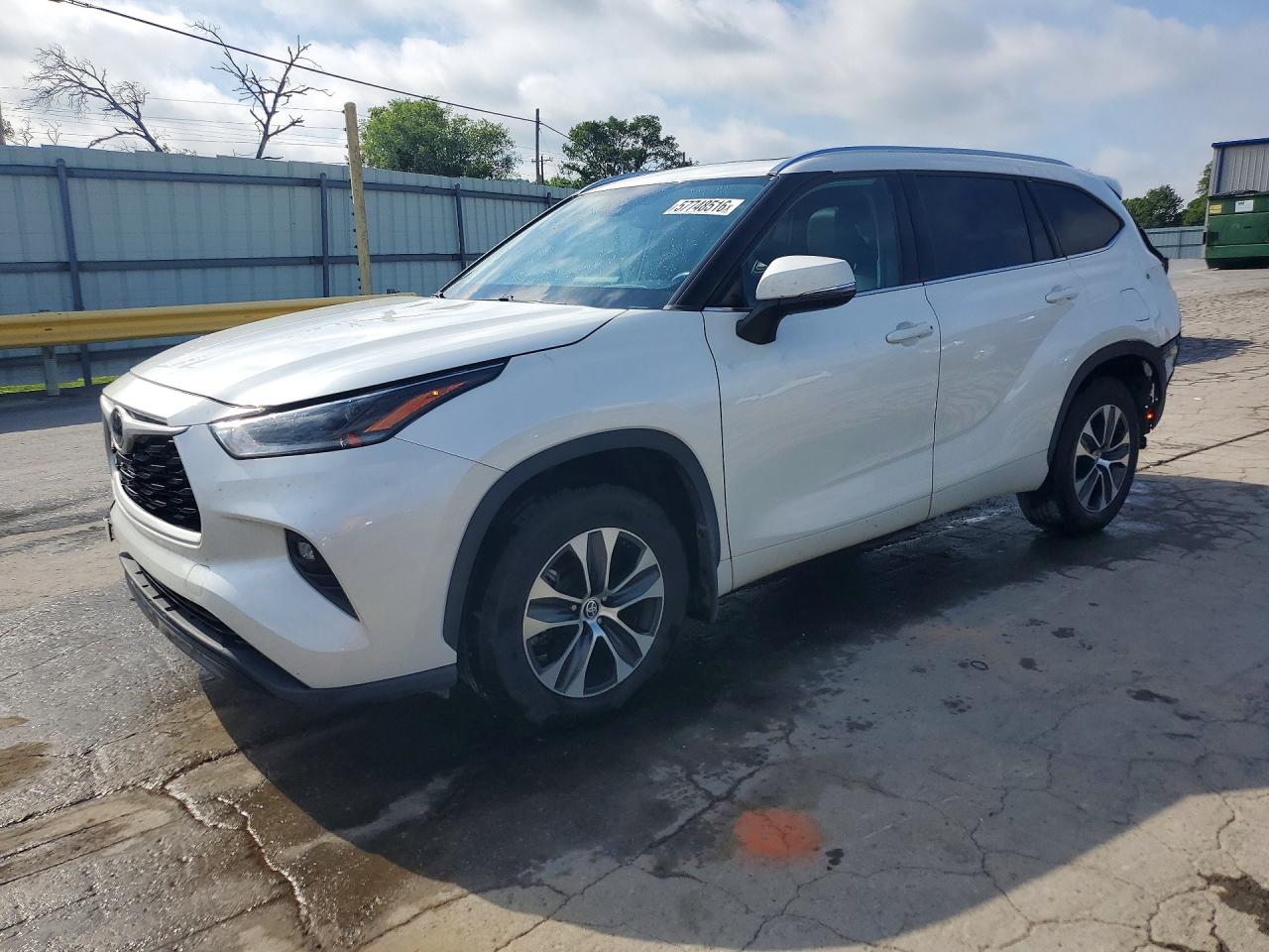 2021 TOYOTA HIGHLANDER XLE