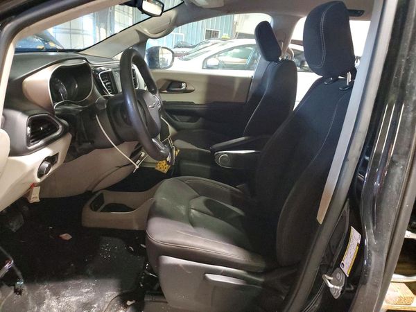 2021 CHRYSLER VOYAGER