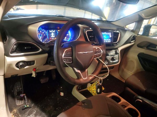 2021 CHRYSLER VOYAGER