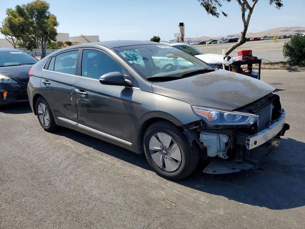 2022 HYUNDAI IONIQ SE