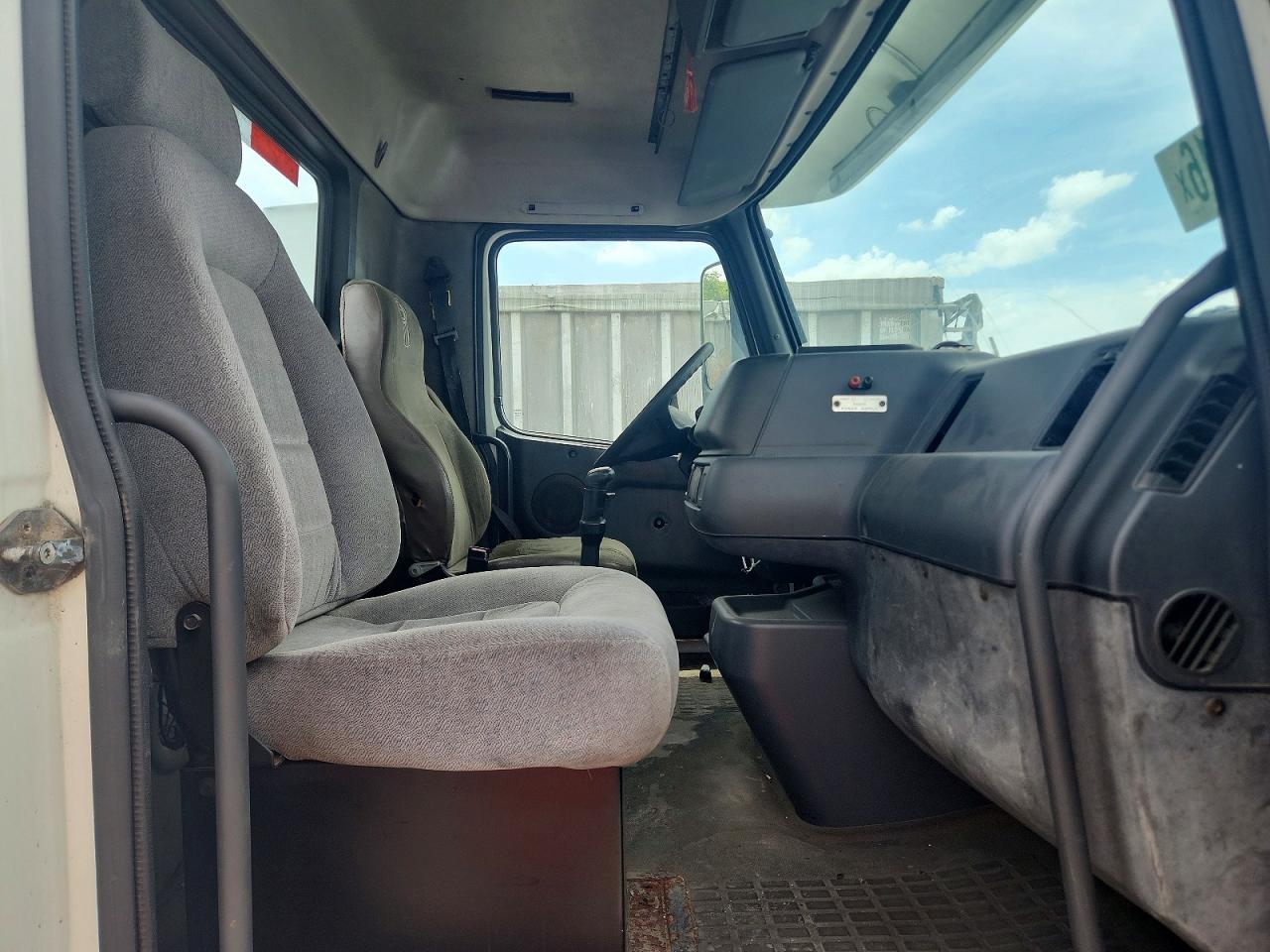 2000 VOLVO VN