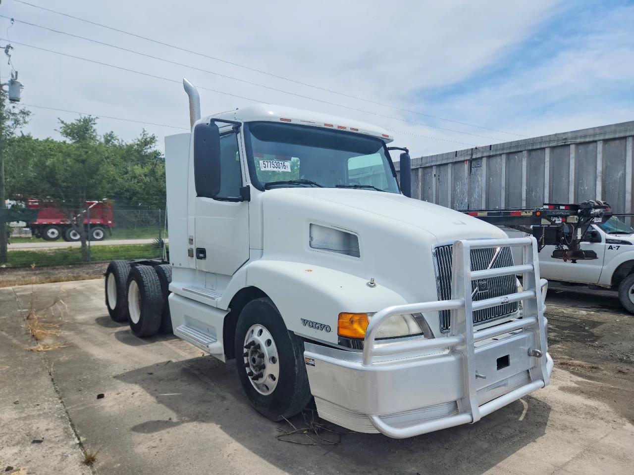 2000 VOLVO VN