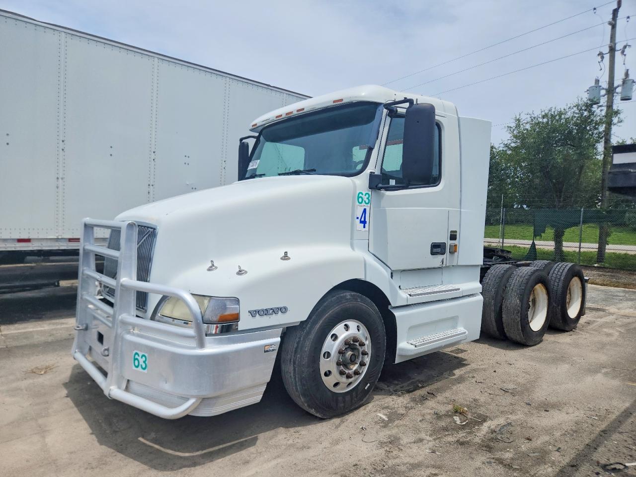 2000 VOLVO VN