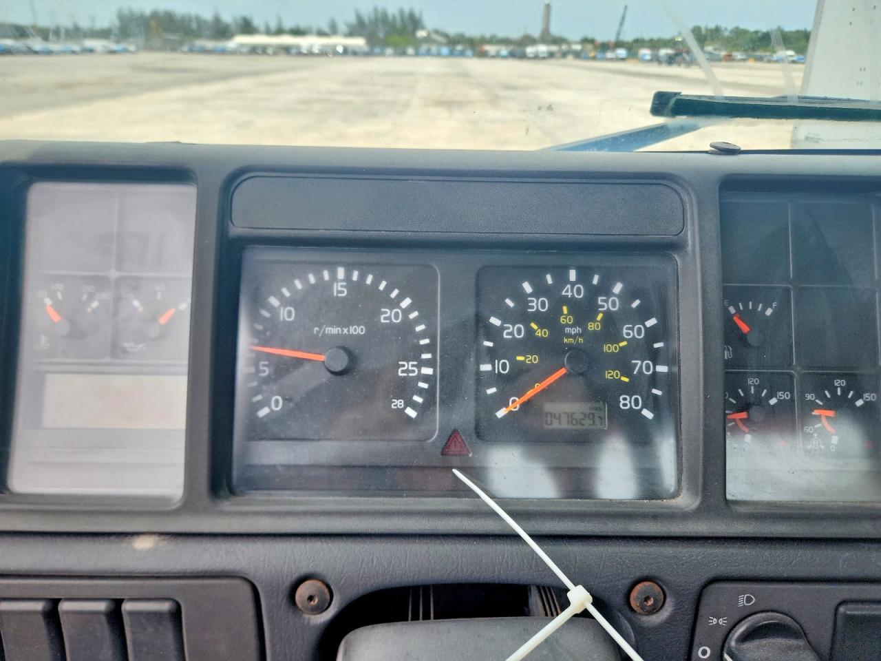 2000 VOLVO VN