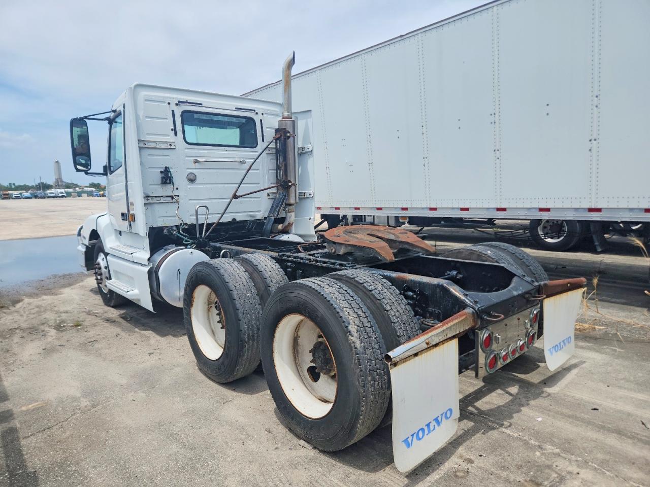2000 VOLVO VN