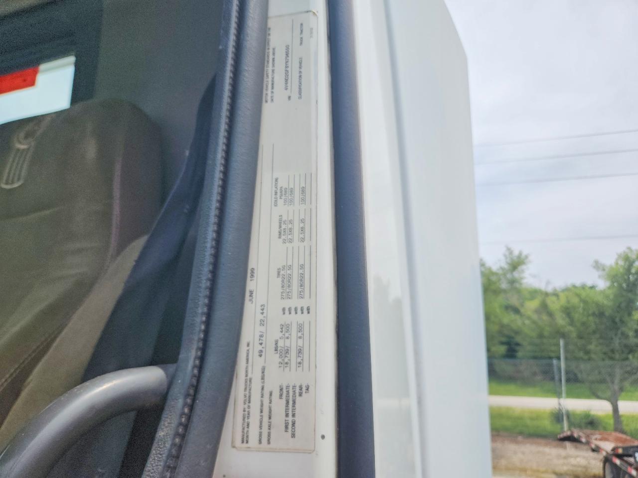 2000 VOLVO VN