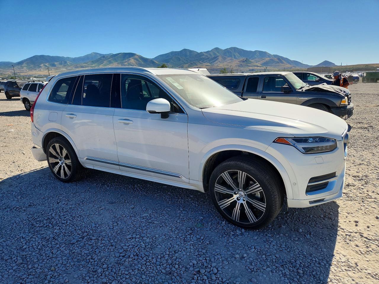 2025 VOLVO XC90 Plus Bright