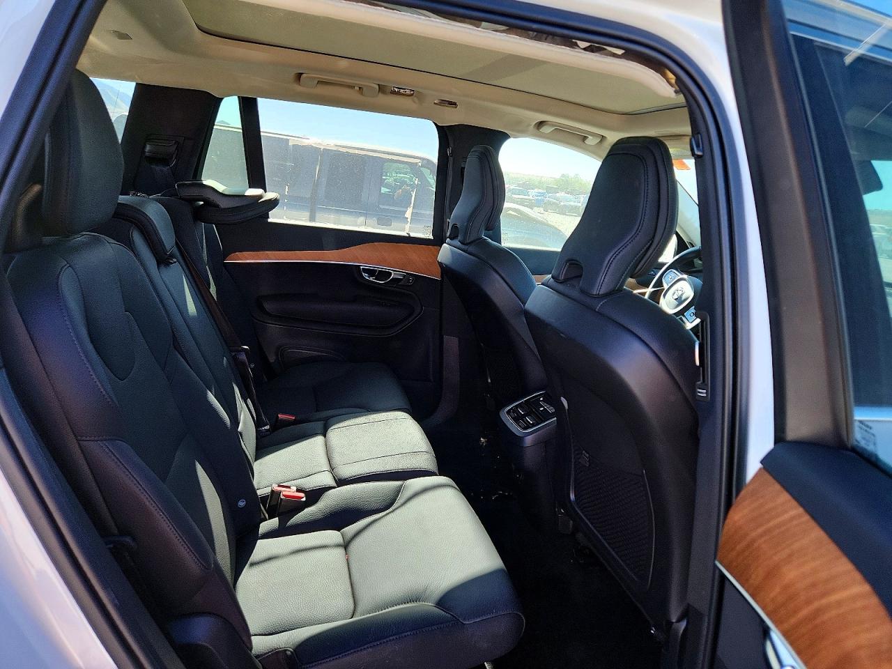 2025 VOLVO XC90 Plus Bright