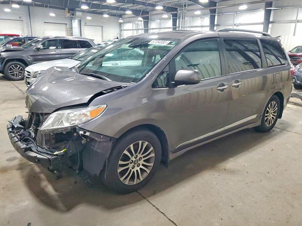 2019 TOYOTA SIENNA