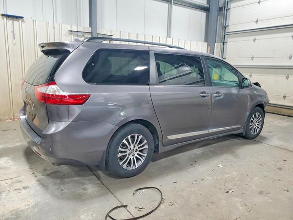 2019 TOYOTA SIENNA