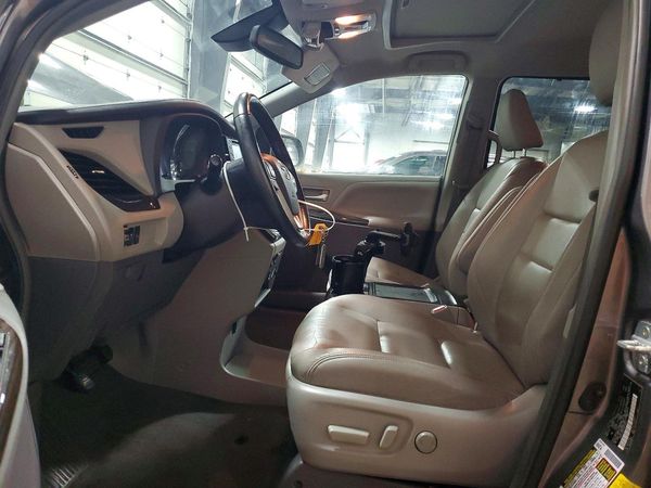 2019 TOYOTA SIENNA