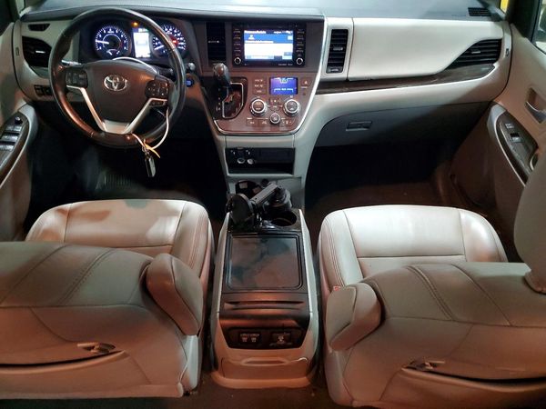 2019 TOYOTA SIENNA