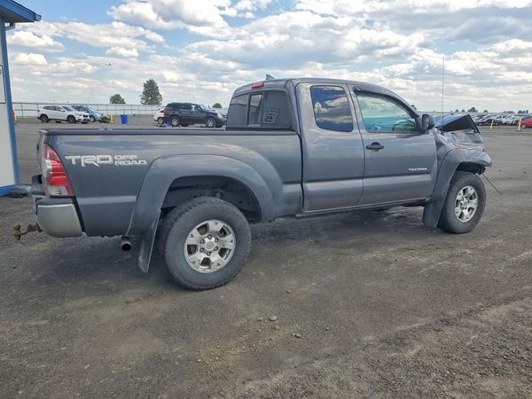 2015 TOYOTA TACOMA Delux Grade