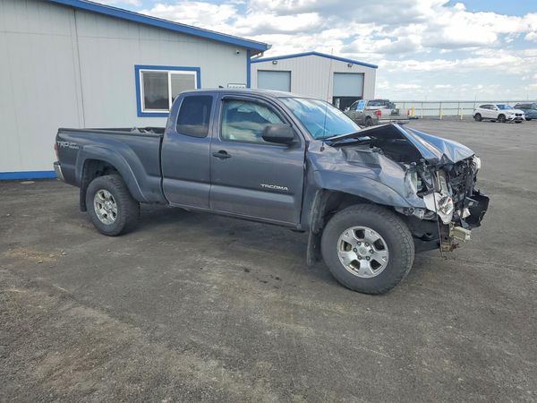 2015 TOYOTA TACOMA Delux Grade