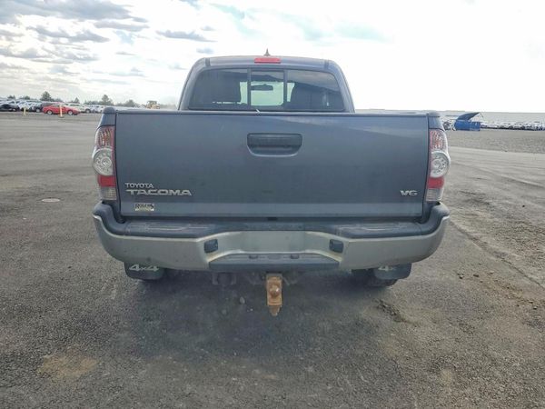 2015 TOYOTA TACOMA Delux Grade