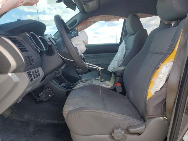 2015 TOYOTA TACOMA Delux Grade