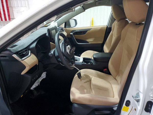 2019 TOYOTA RAV4 LE