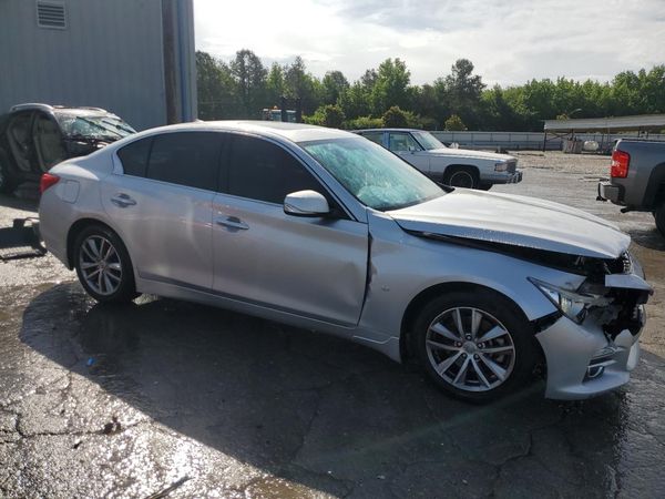 2015 INFINITI Q50