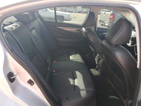 2015 INFINITI Q50