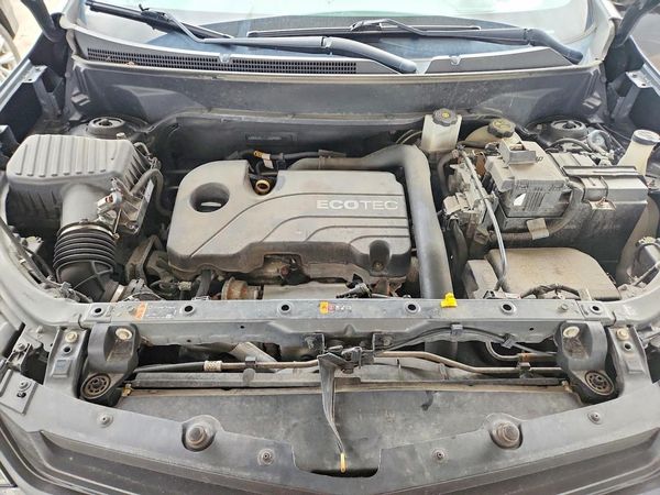 2020 CHEVROLET EQUINOX 1FL — Engine bay