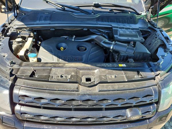 2013 LAND ROVER RANGEROVER Dynamic Premium — Engine bay