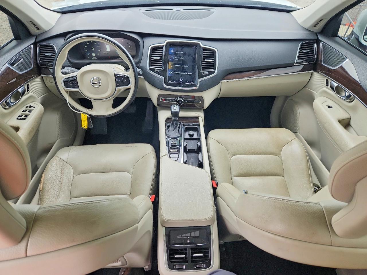 2018 VOLVO XC90 Momentum
