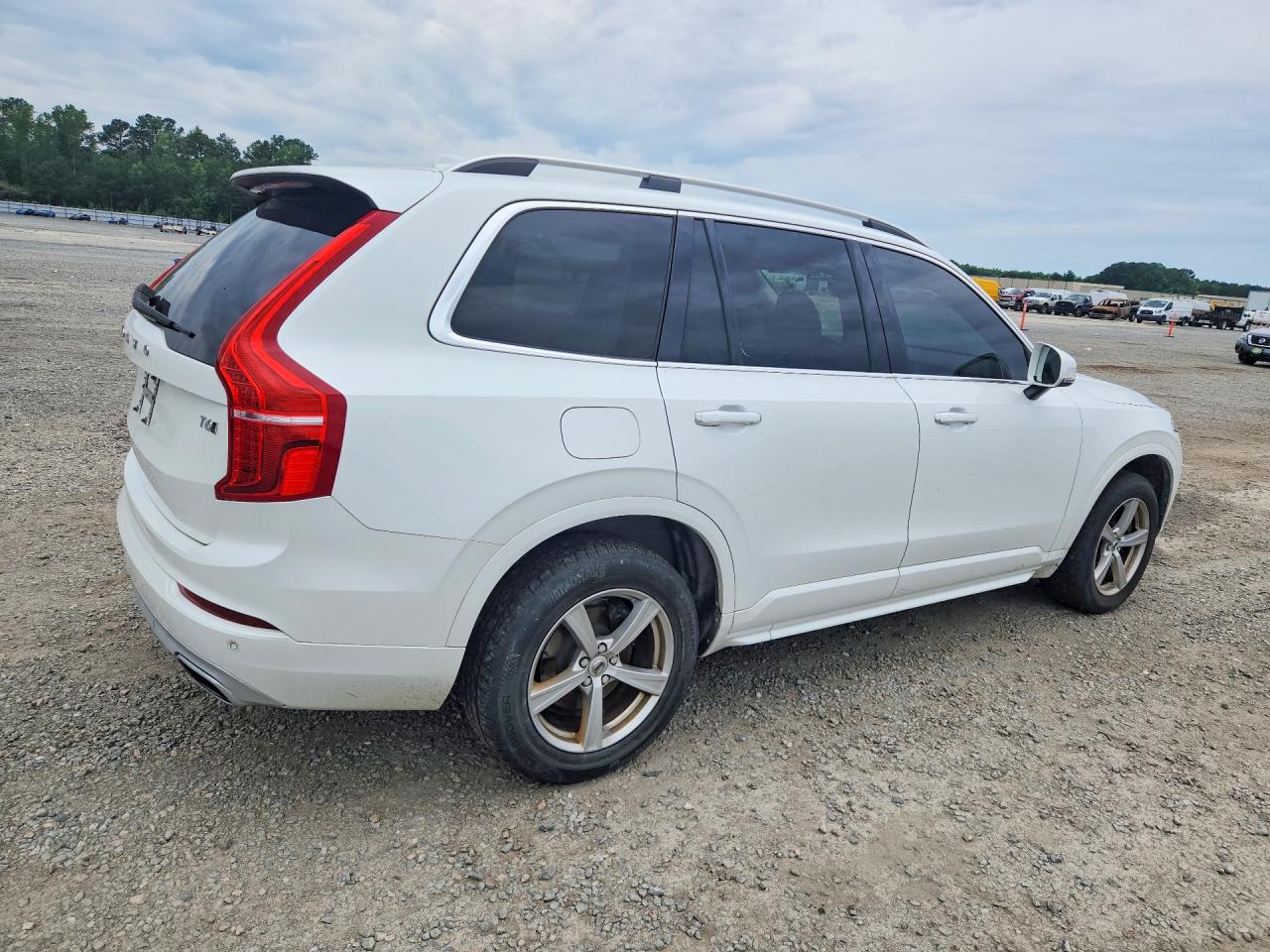 2018 VOLVO XC90 Momentum
