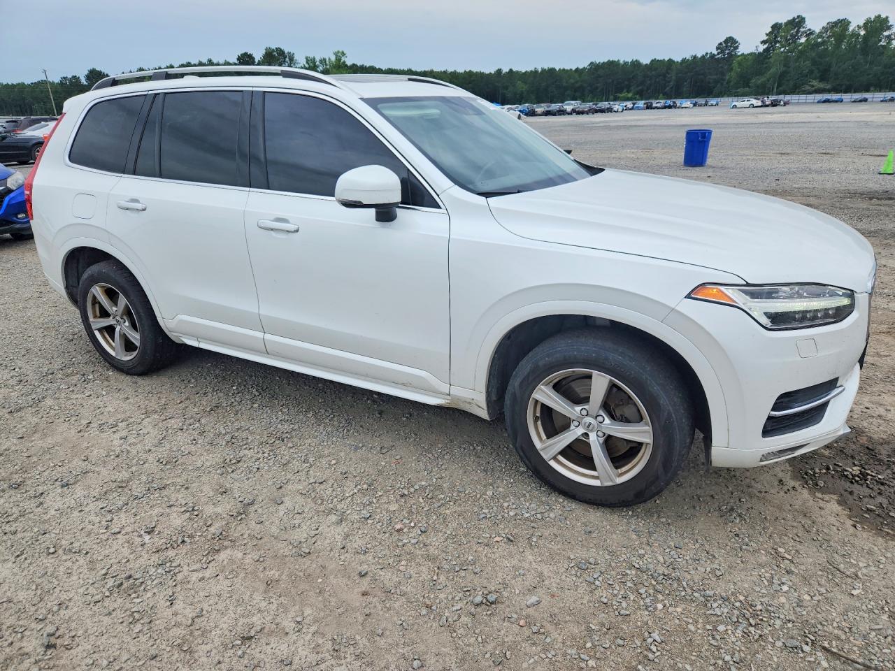 2018 VOLVO XC90 Momentum