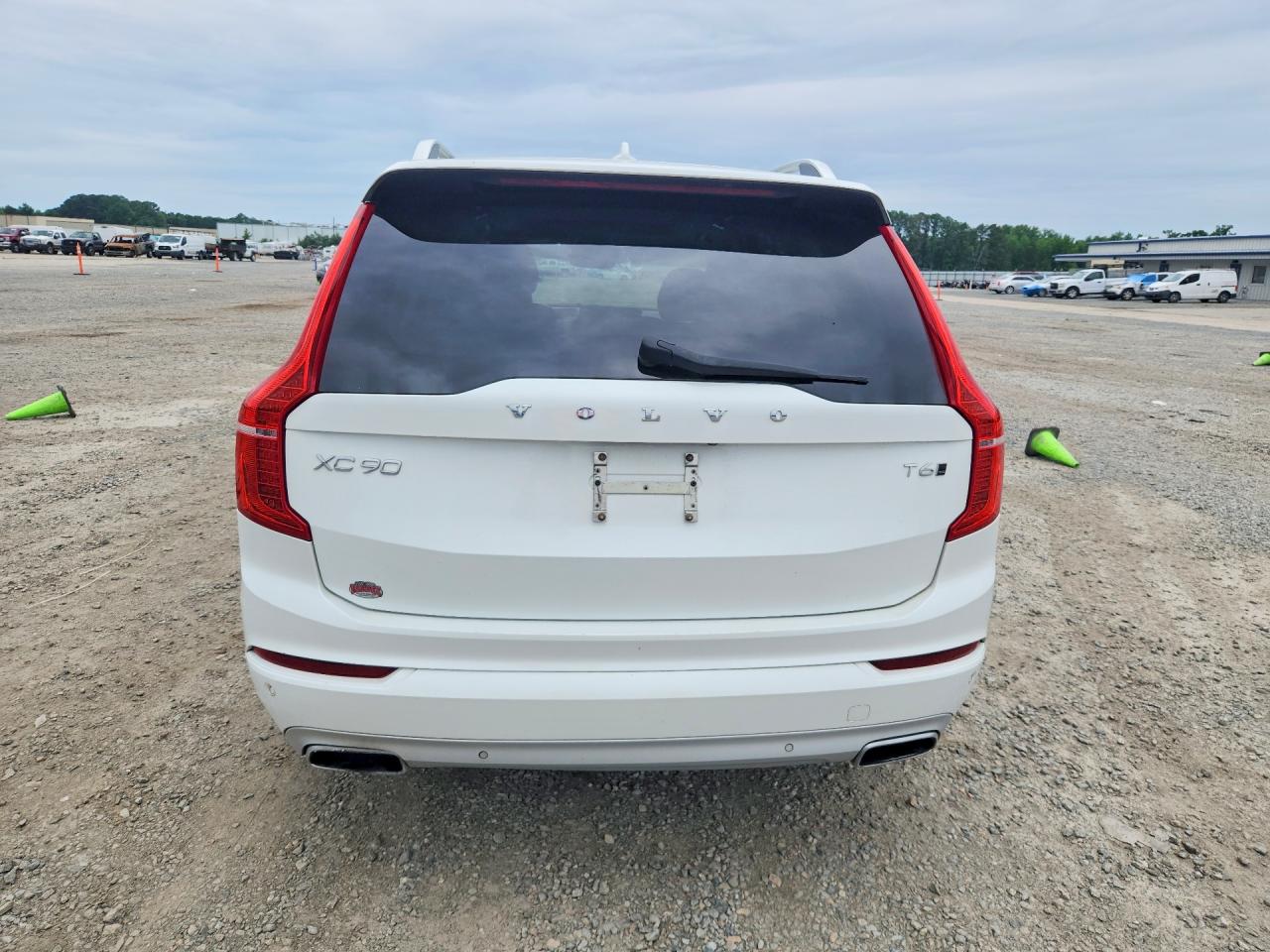 2018 VOLVO XC90 Momentum