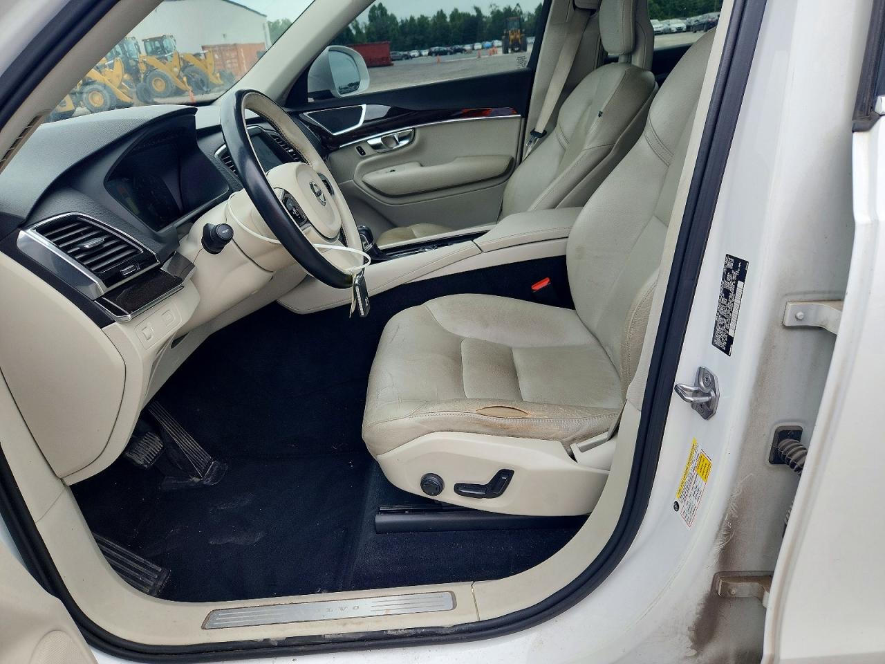 2018 VOLVO XC90 Momentum