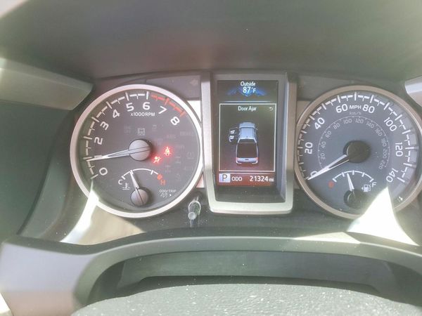 2022 TOYOTA TACOMA SR5