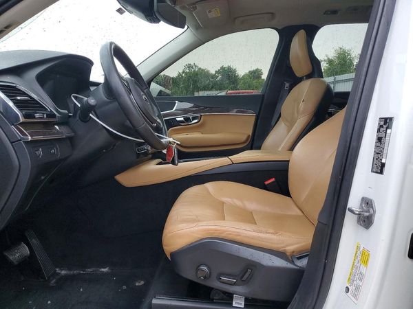 2016 VOLVO XC90 SV42 Momentum