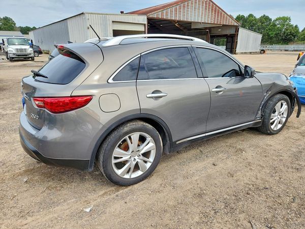 2016 INFINITI QX70