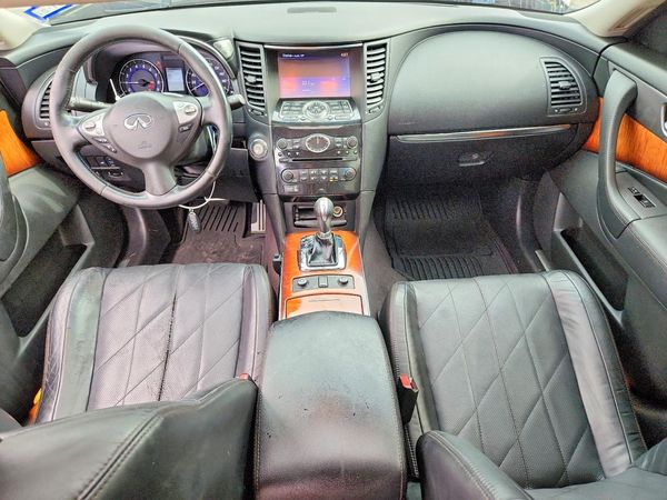 2016 INFINITI QX70