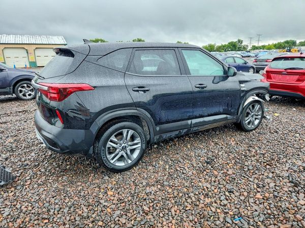 2022 KIA SELTOS LX