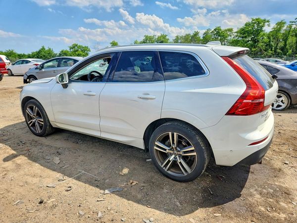 2018 VOLVO XC60 Momentum