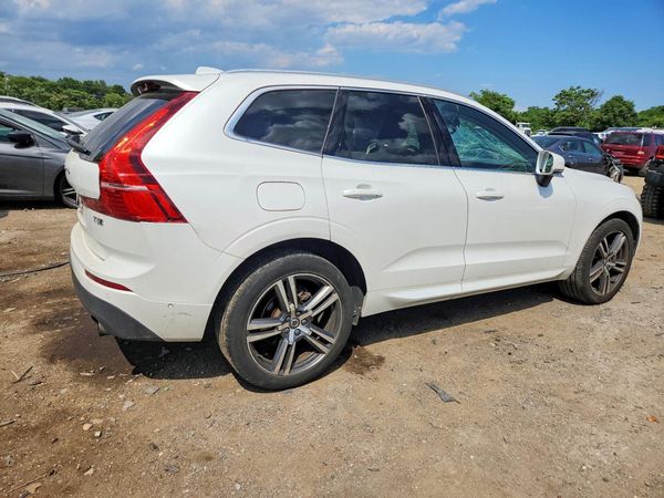 2018 VOLVO XC60 Momentum