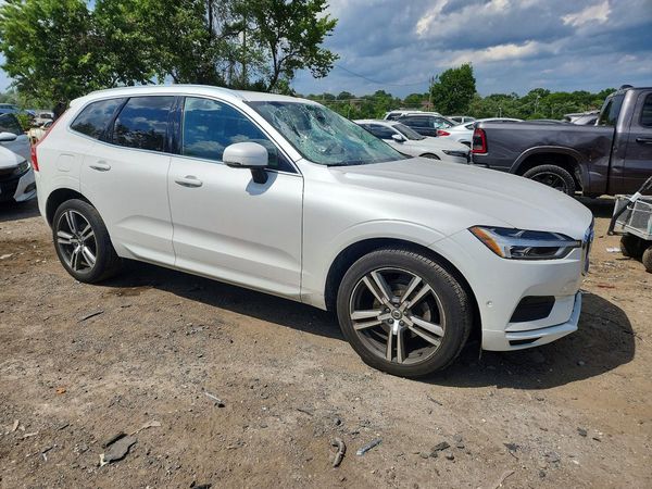 2018 VOLVO XC60 Momentum