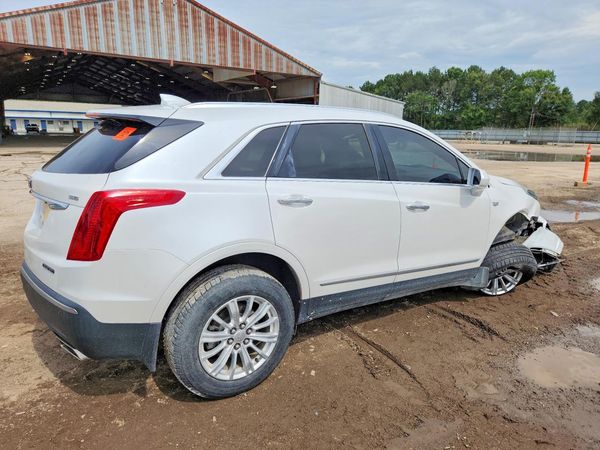 2017 CADILLAC XT5 Base