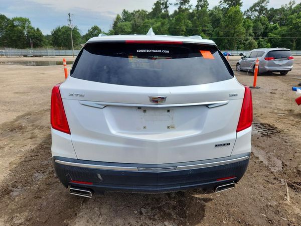2017 CADILLAC XT5 Base